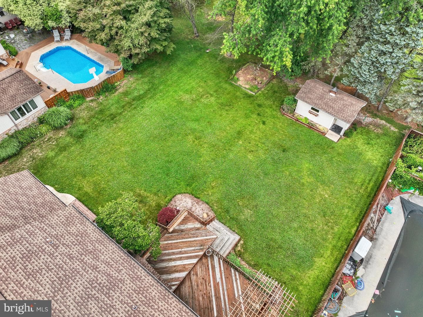 110 Catherine Court photo 43