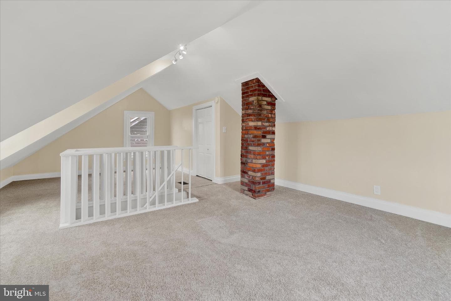 1109 Roosevelt Avenue photo 20