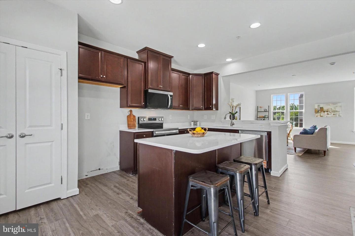 414 Charles Avenue photo 9