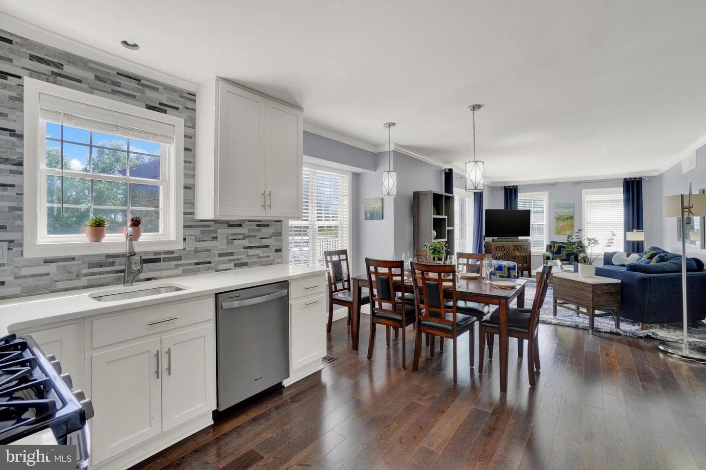118 Charles Avenue photo 11