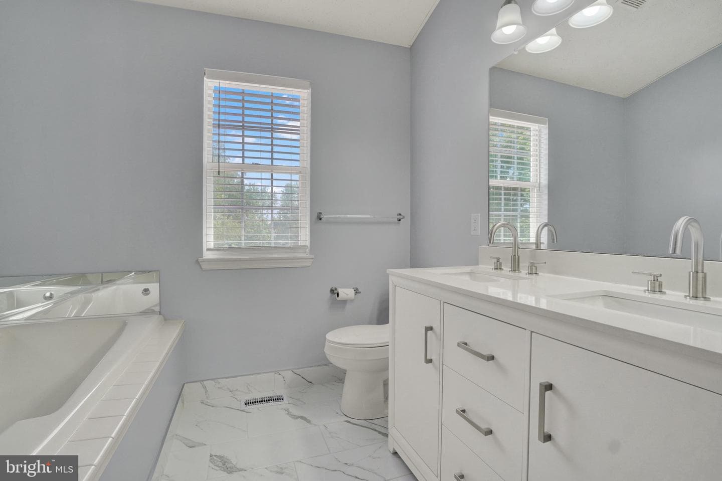 118 Charles Avenue photo 19