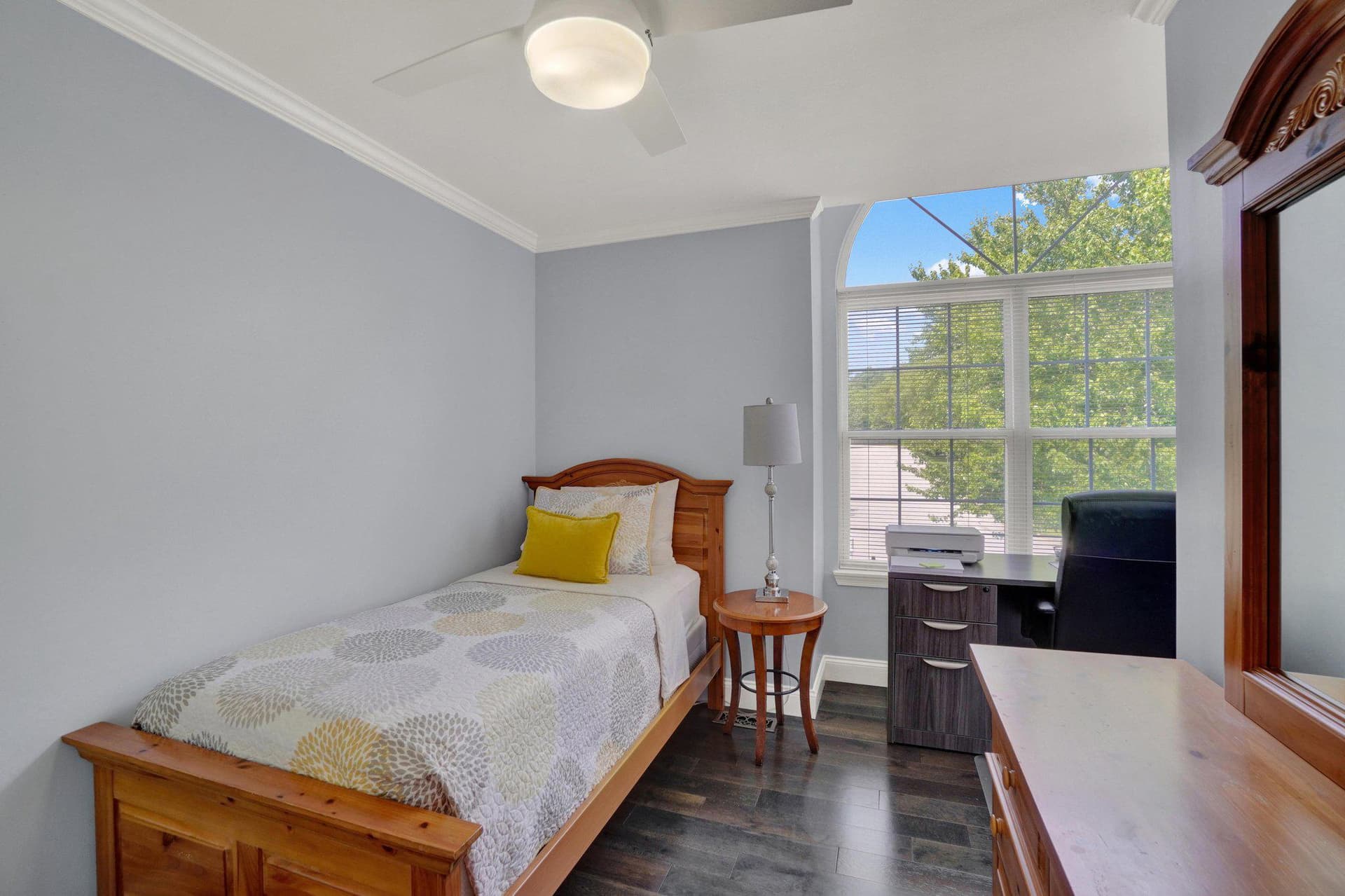 118 Charles Avenue photo 22