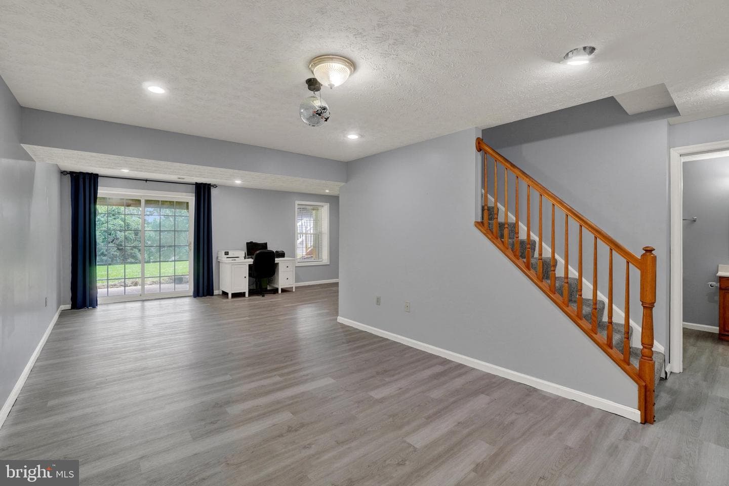 118 Charles Avenue photo 24
