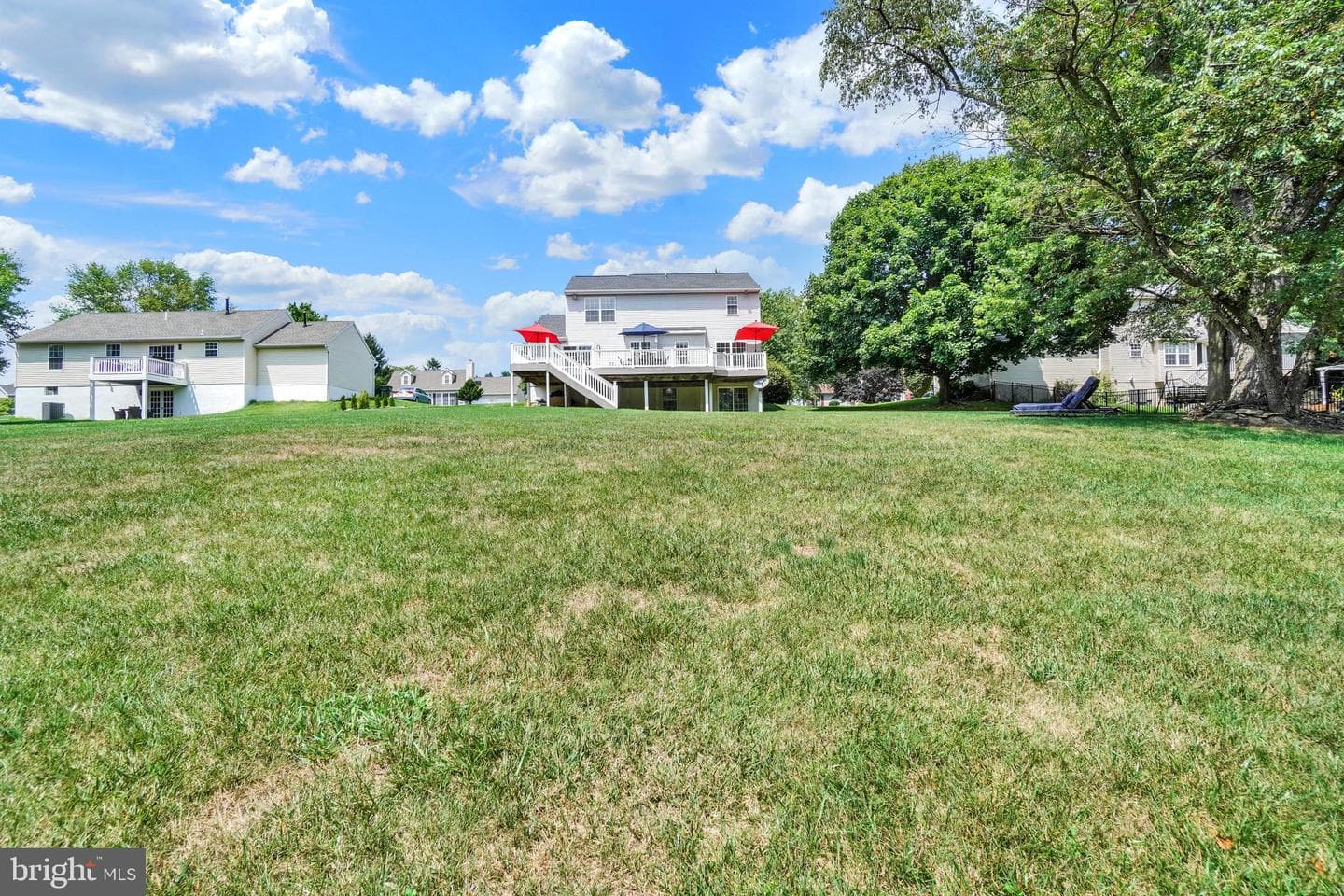 118 Charles Avenue photo 37