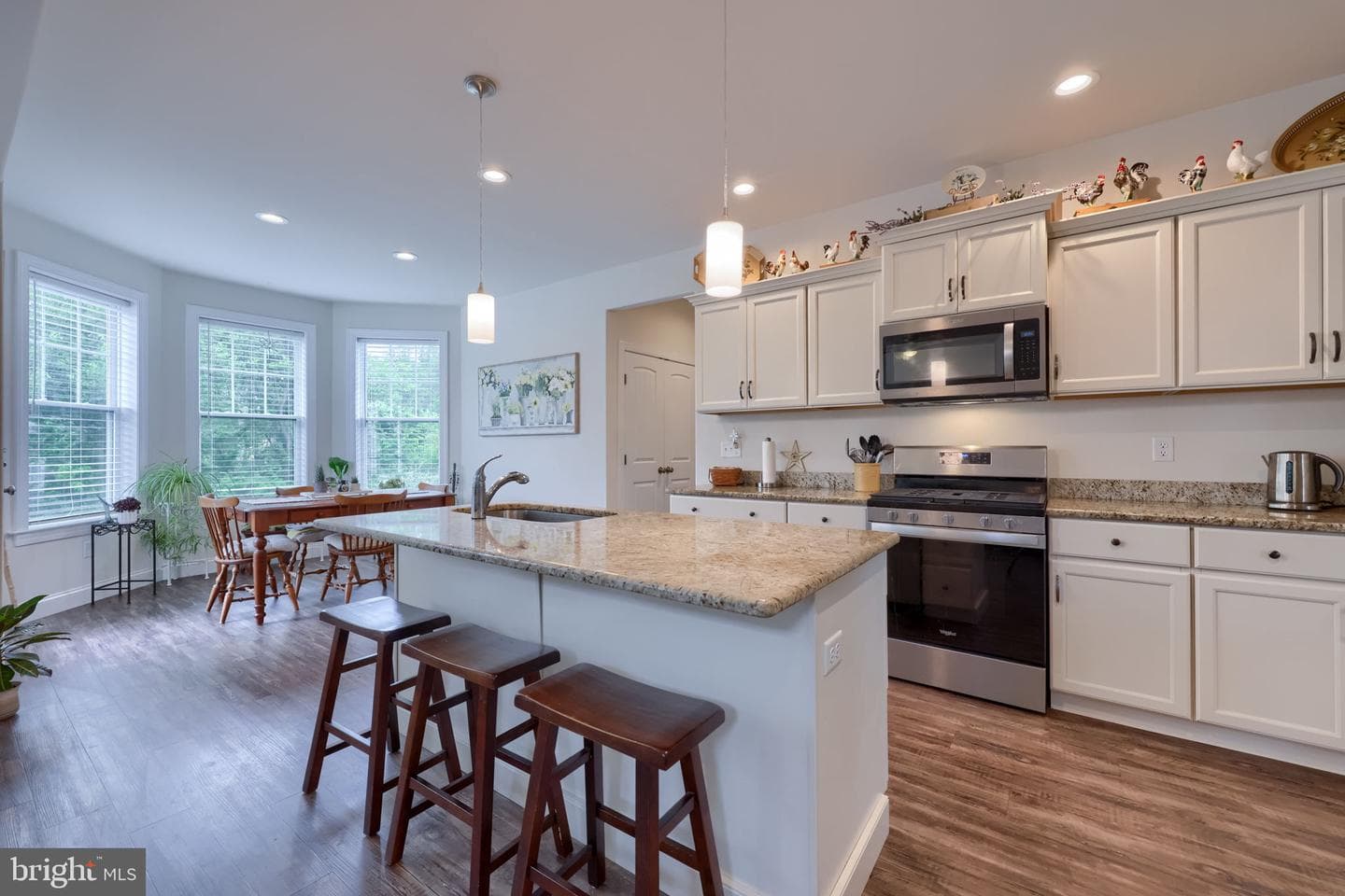 390 Taylor Drive photo 4