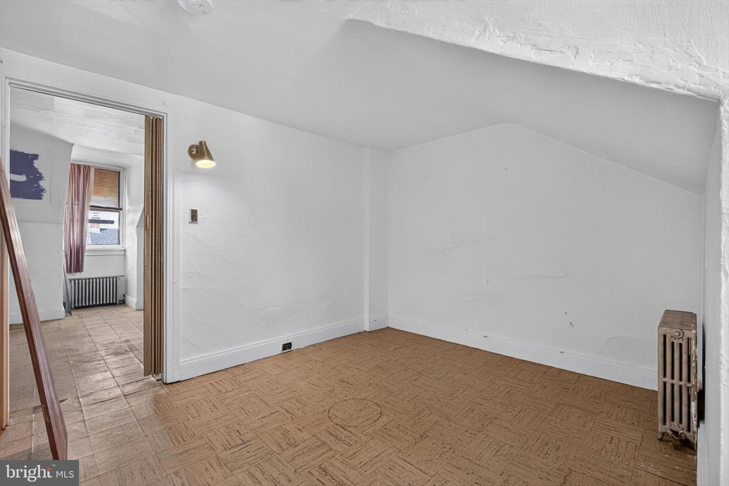 561 S Queen Street photo 19