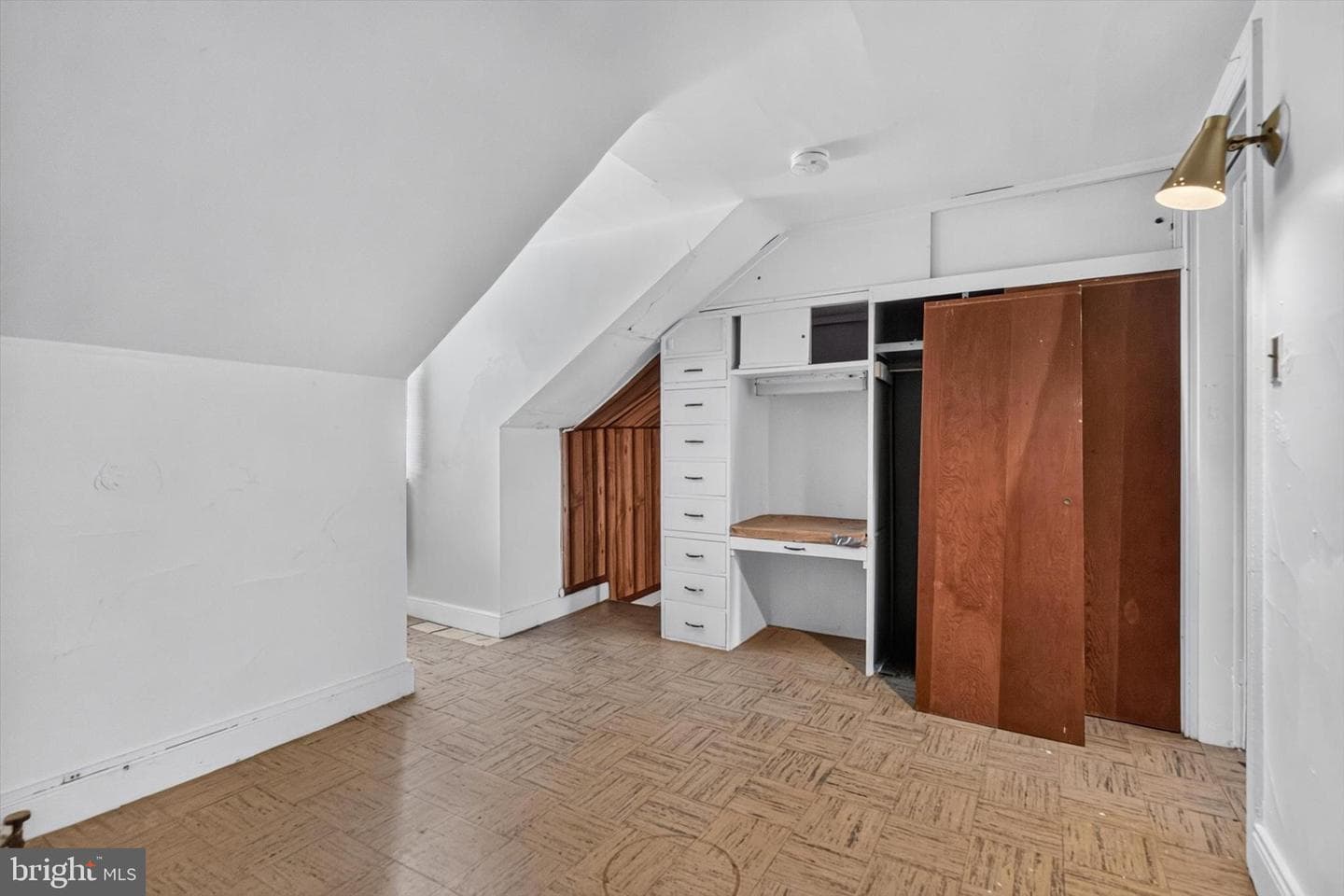 561 S Queen Street photo 20
