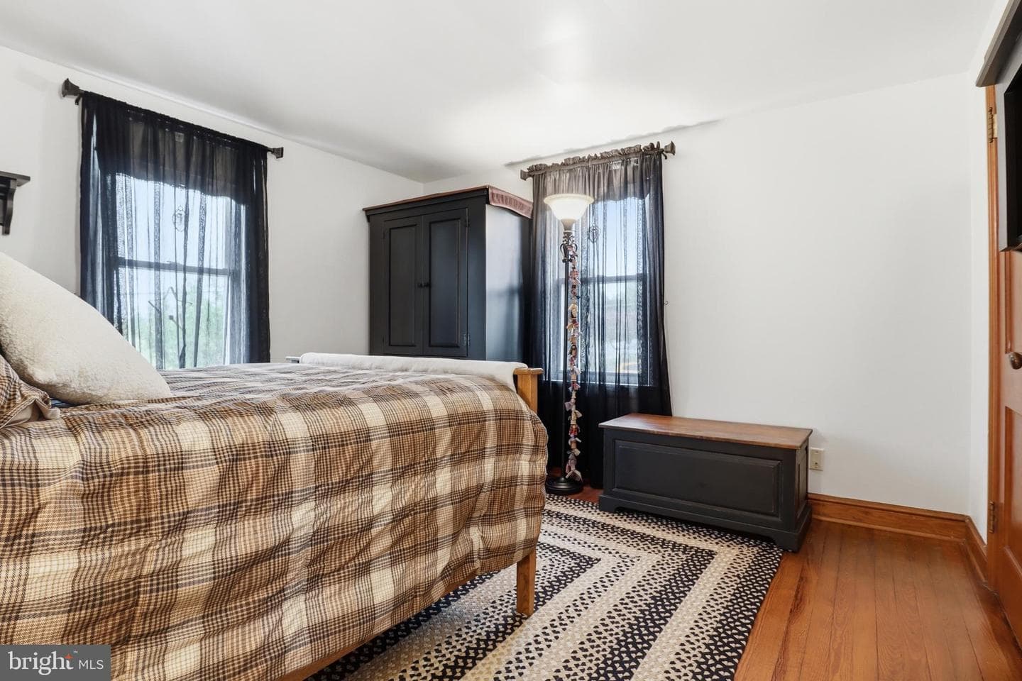 418 E Broadway photo 23