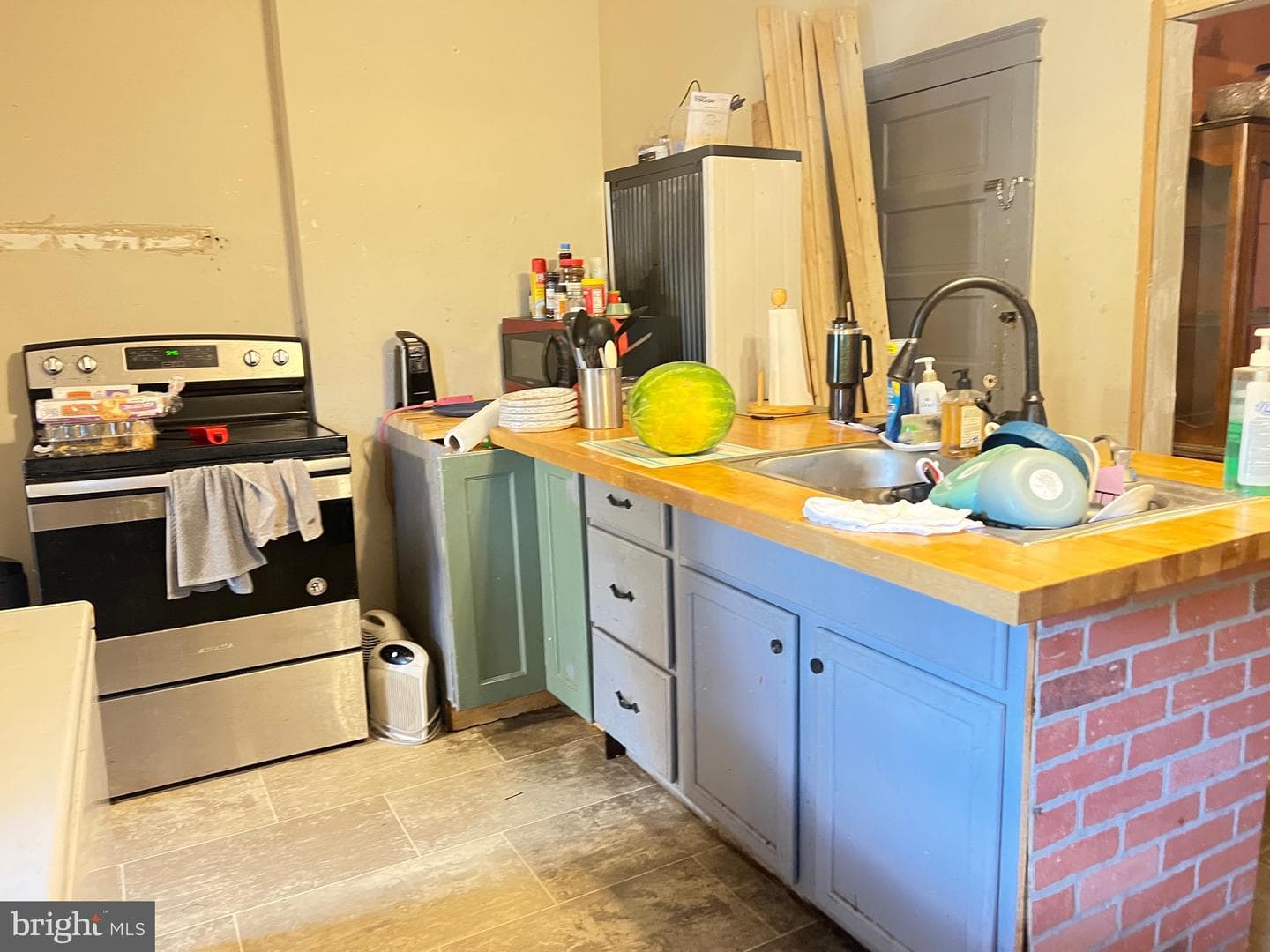 16 E Hanover Street photo 5