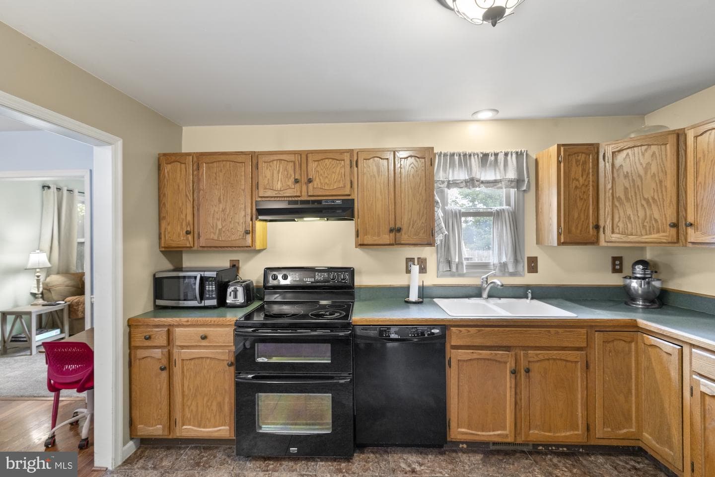 2904 Village Square Drive photo 16