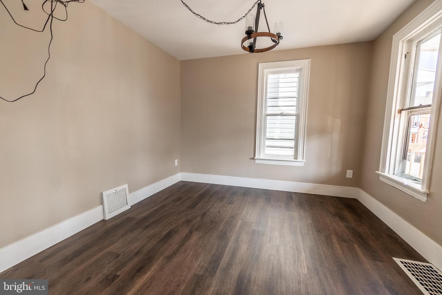229 2nd Avenue photo 4