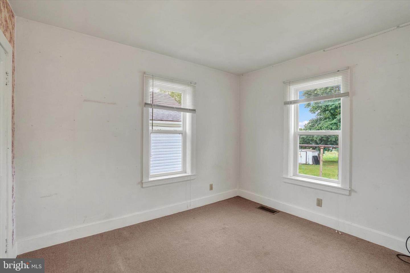 561 Wise Avenue photo 12