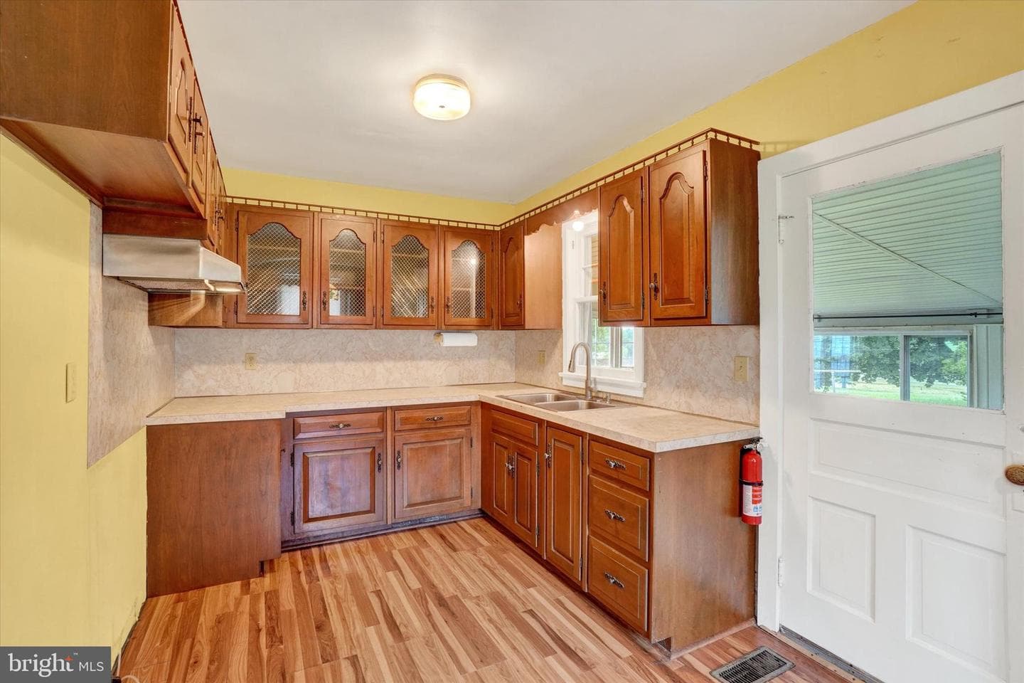561 Wise Avenue photo 5