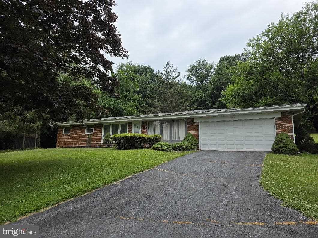 706 S Mountain Road, Dillsburg