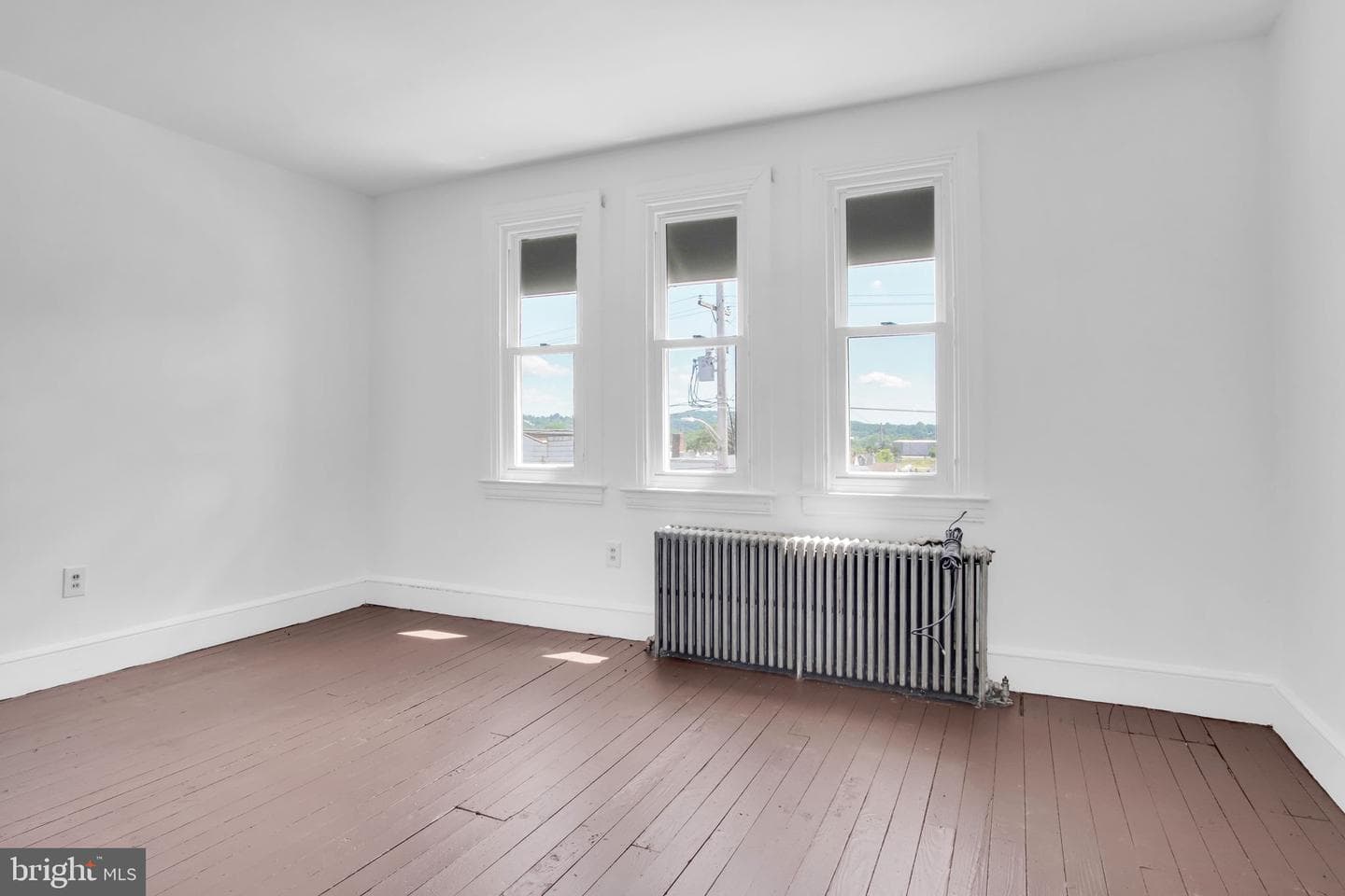1122 N George Street photo 12