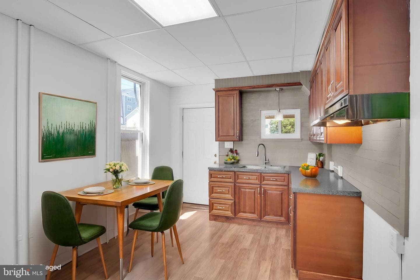1122 N George Street photo 6