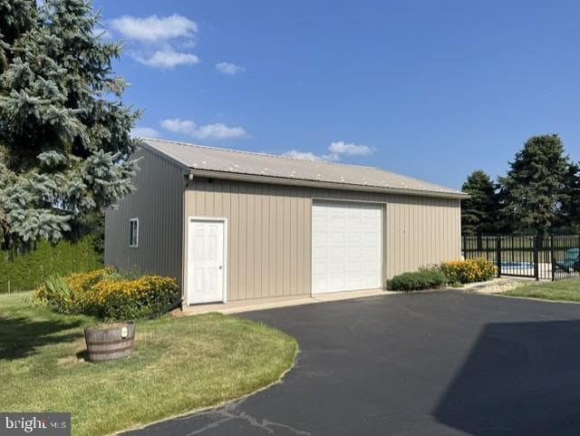 12915 Collinsville Road photo 18