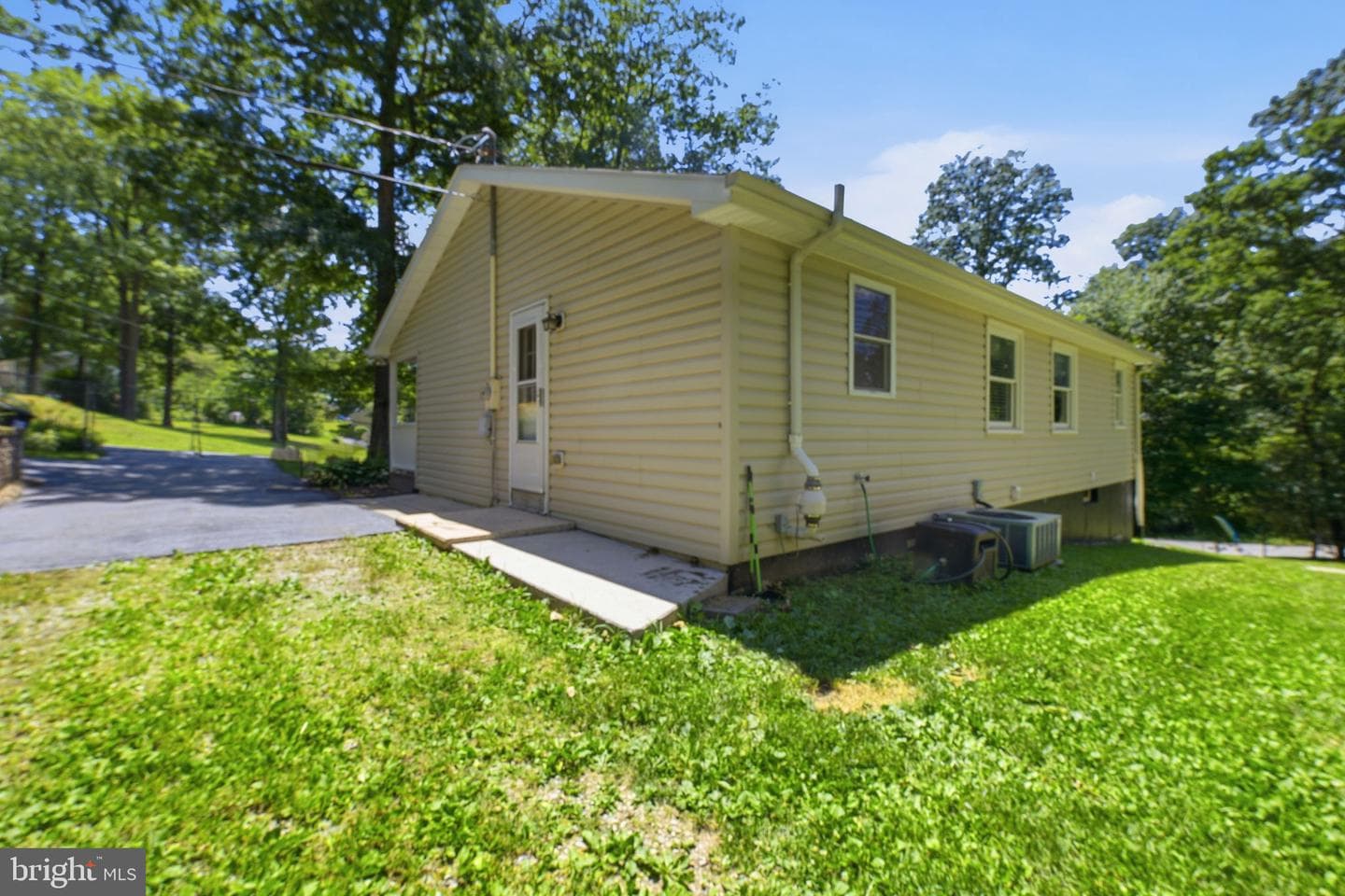 300 Oakbrook Drive photo 27