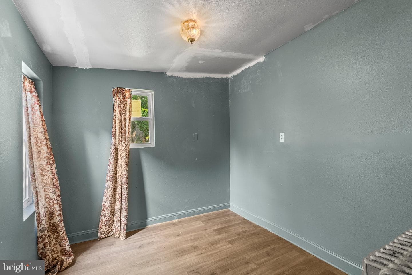 518 S Queen Street photo 12