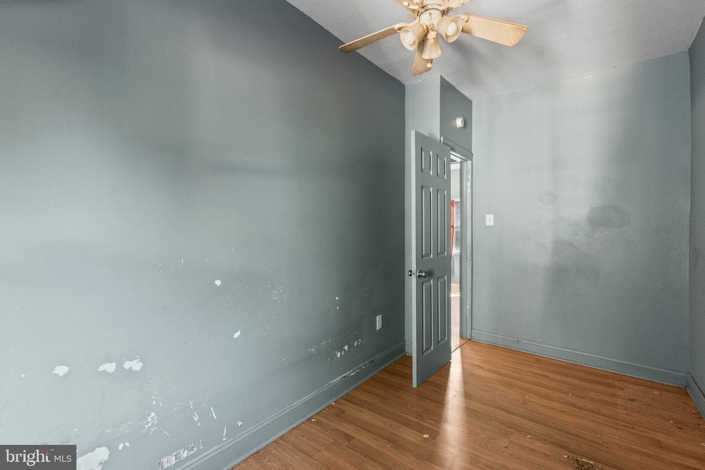 518 S Queen Street photo 17