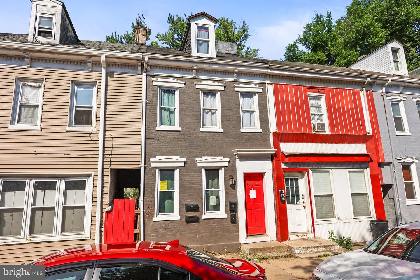 518 S Queen Street photo 3
