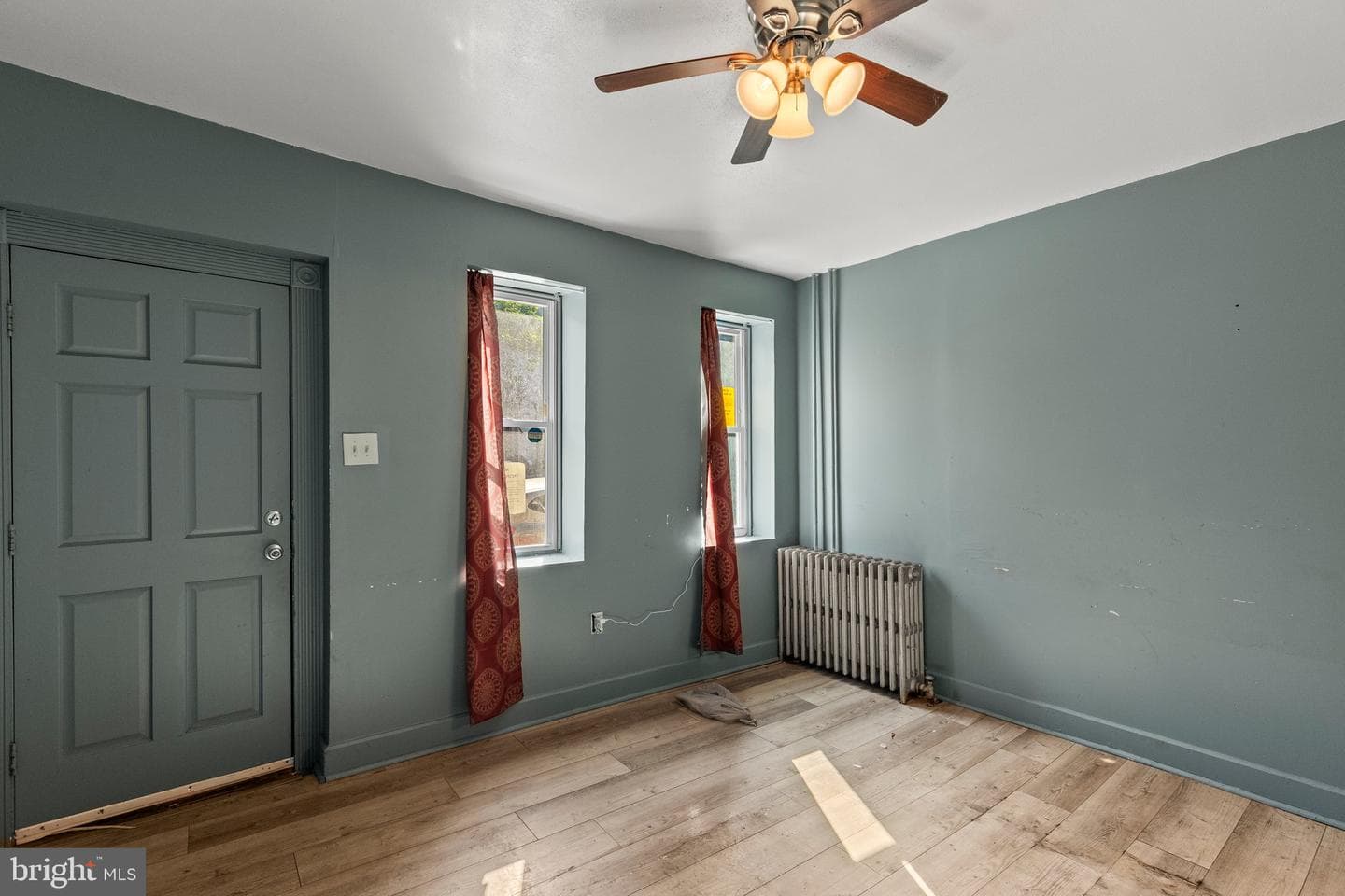 518 S Queen Street photo 5