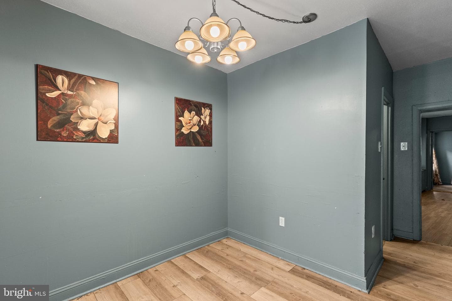 518 S Queen Street photo 7