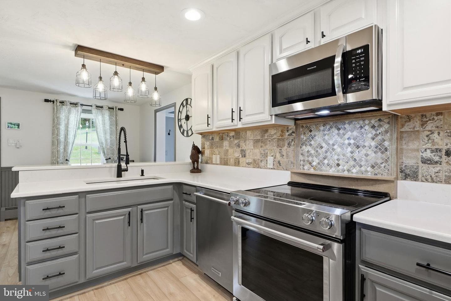 690 Academy Road photo 7