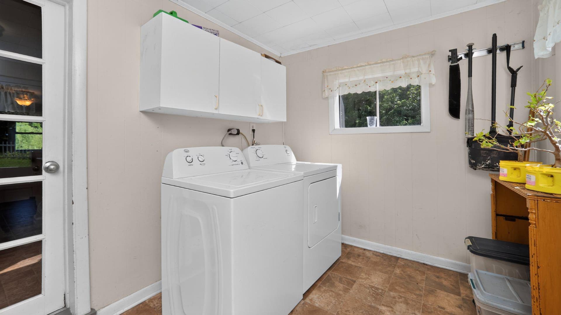 8042 Bobs Road photo 12