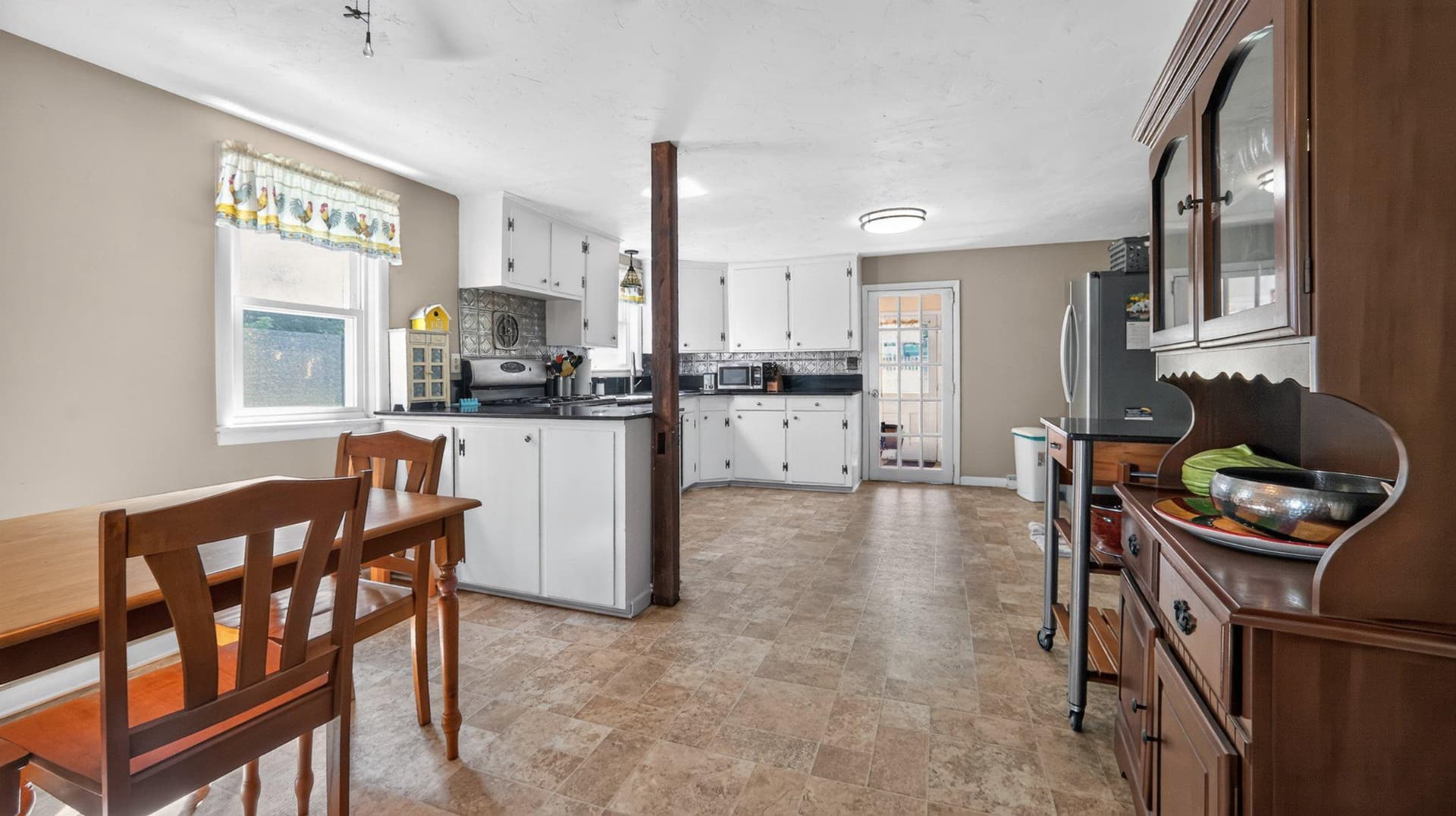 8042 Bobs Road photo 8