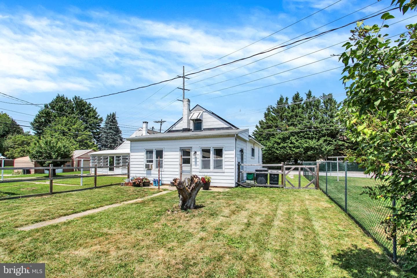 112 Fame Avenue photo 2