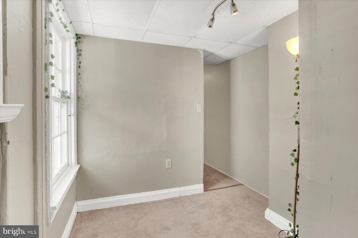 136 S Queen Street photo 14