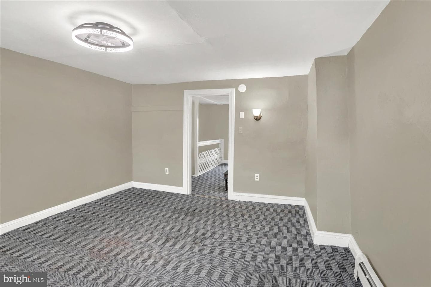 136 S Queen Street photo 18