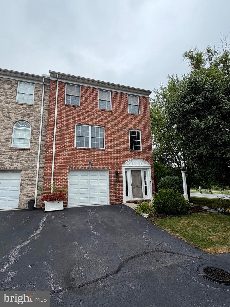 102 Lorenzo Court #102, York