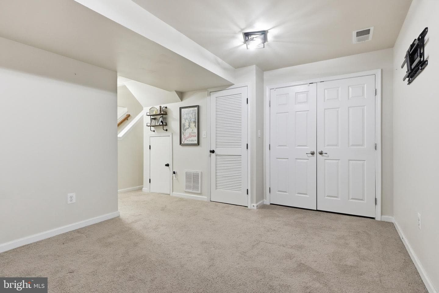 844 Blossom Drive photo 6