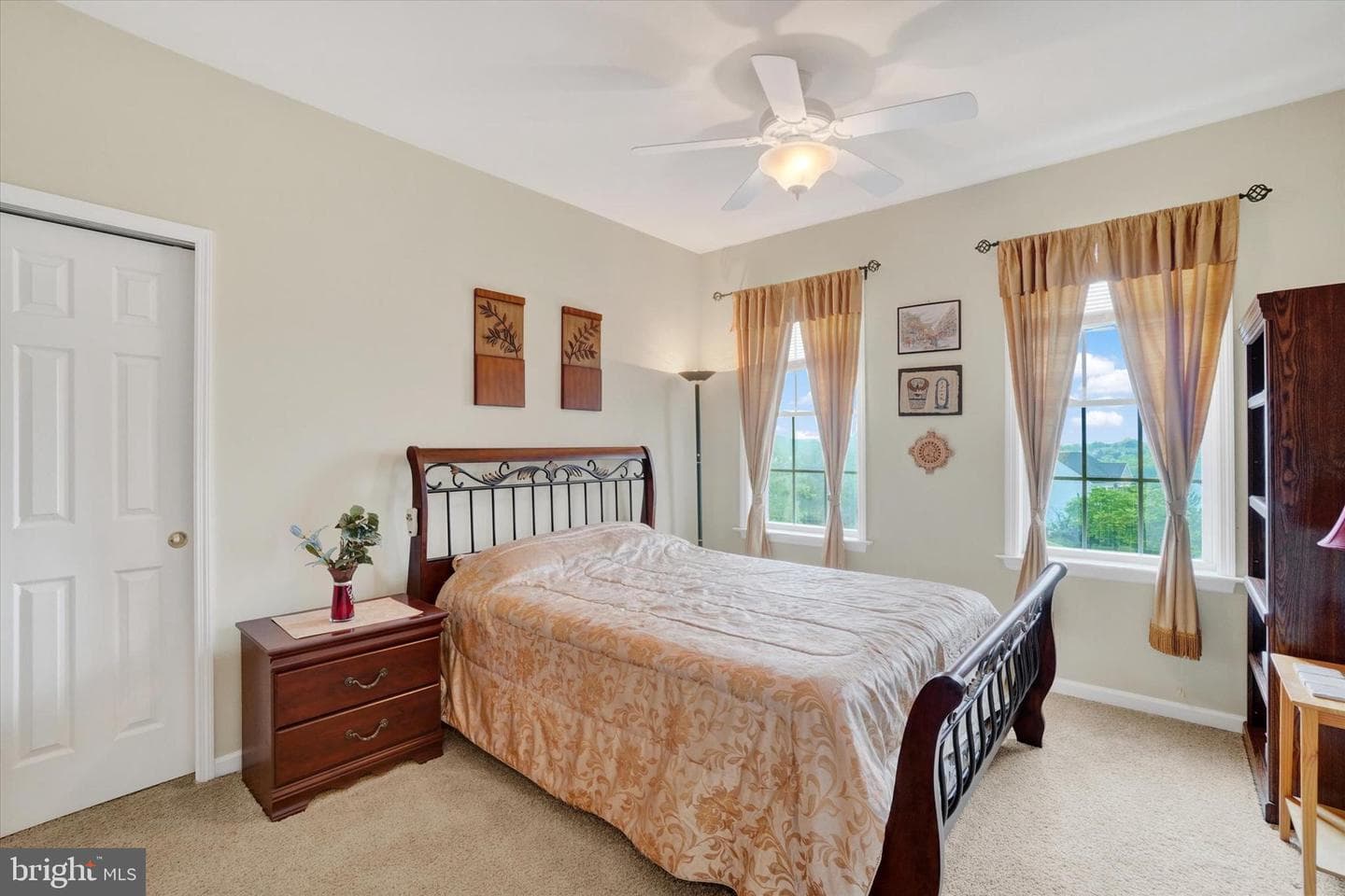 2082 Westbury Court photo 23