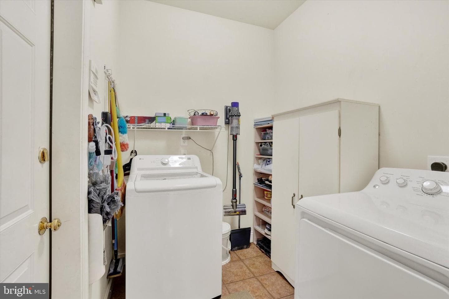 2082 Westbury Court photo 29