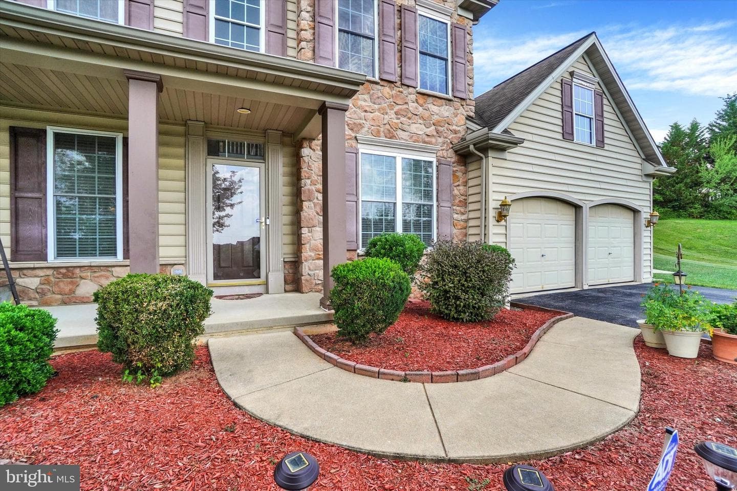 2082 Westbury Court photo 4