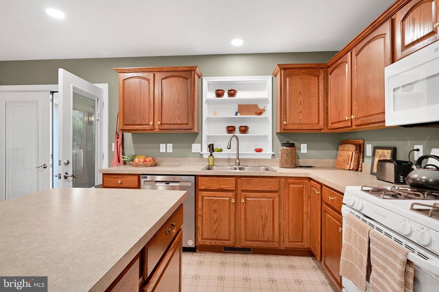 45 Thomas Drive photo 17