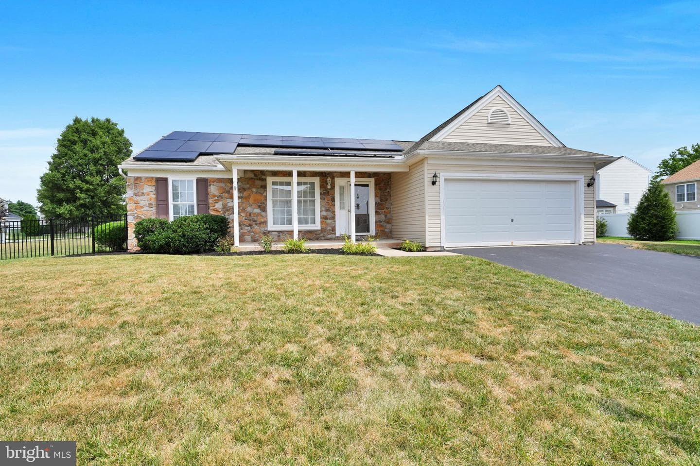 45 Thomas Drive photo 3