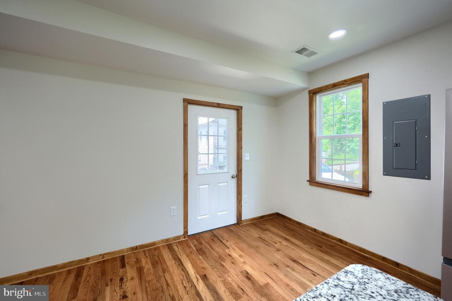 13 Maul Avenue photo 12