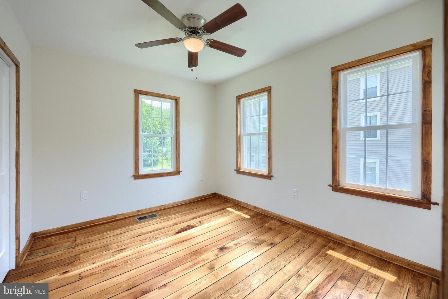 13 Maul Avenue photo 33