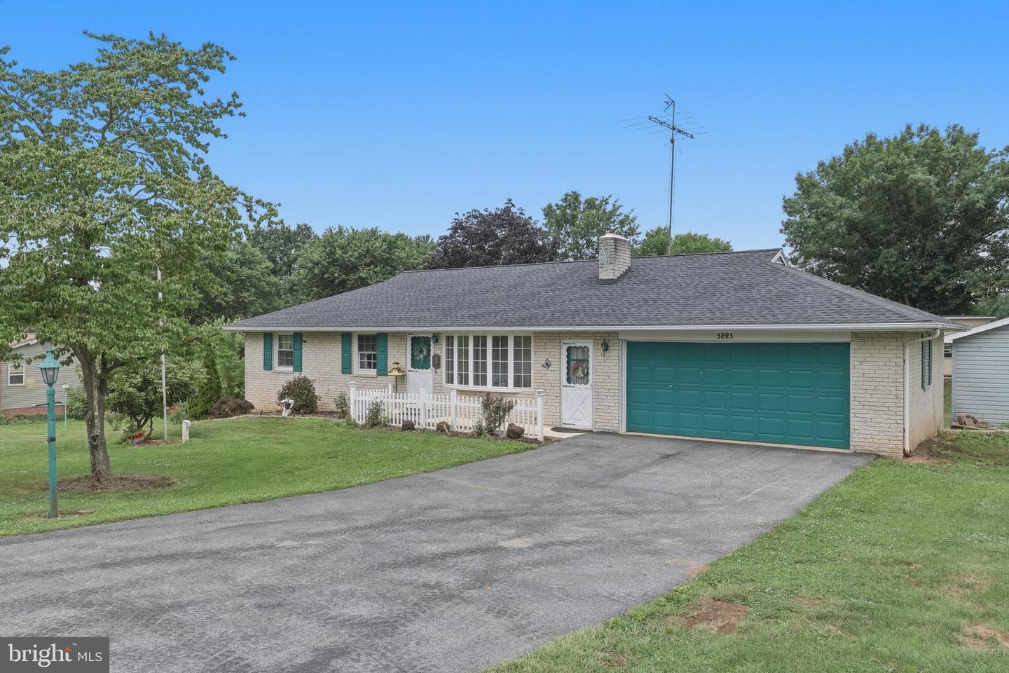 5893 Ambau Road, Spring Grove