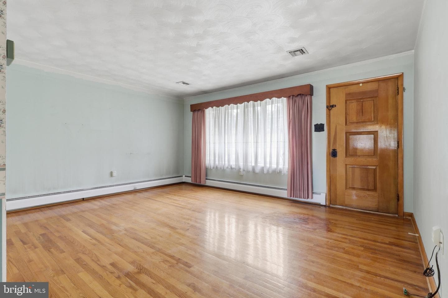 5893 Ambau Road, Spring Grove