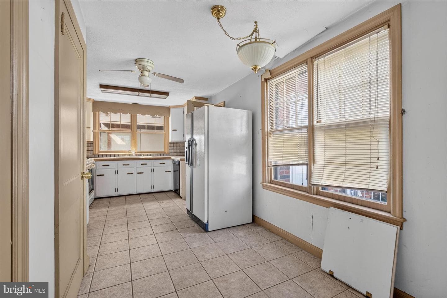 2400 Catherine Street photo 12