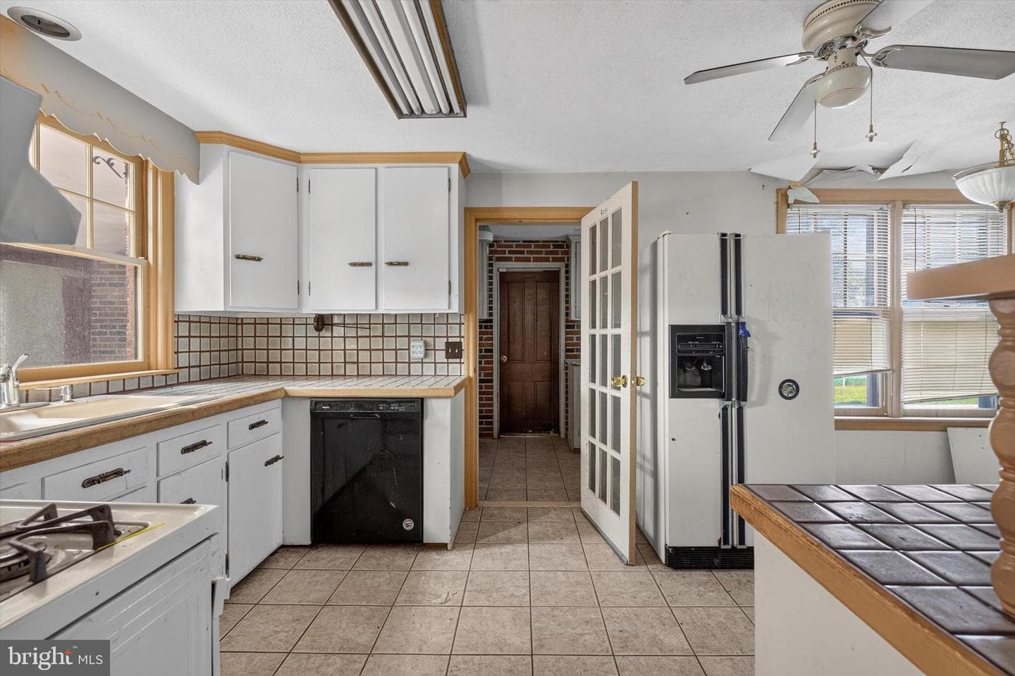 2400 Catherine Street photo 14