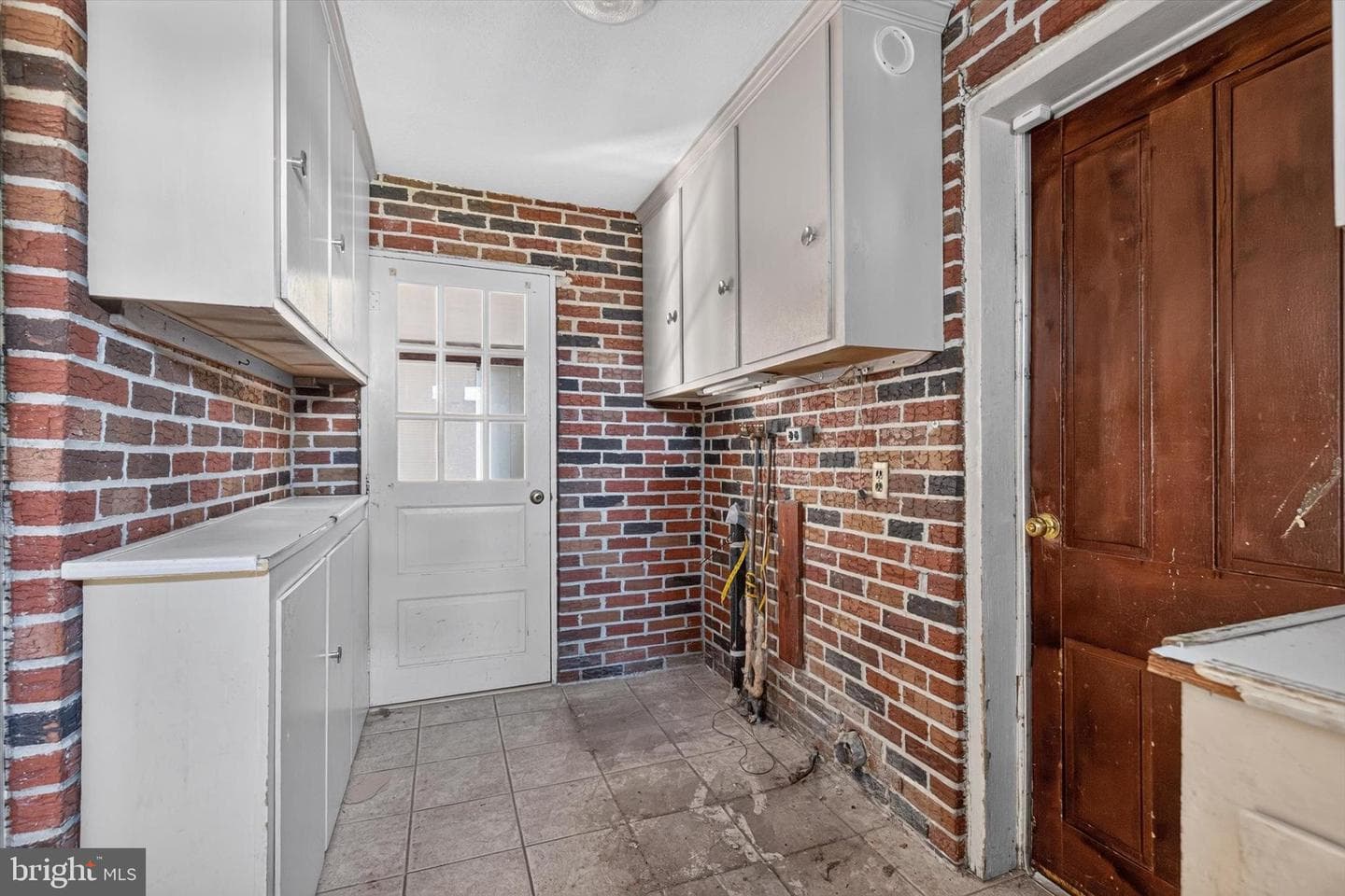 2400 Catherine Street photo 15