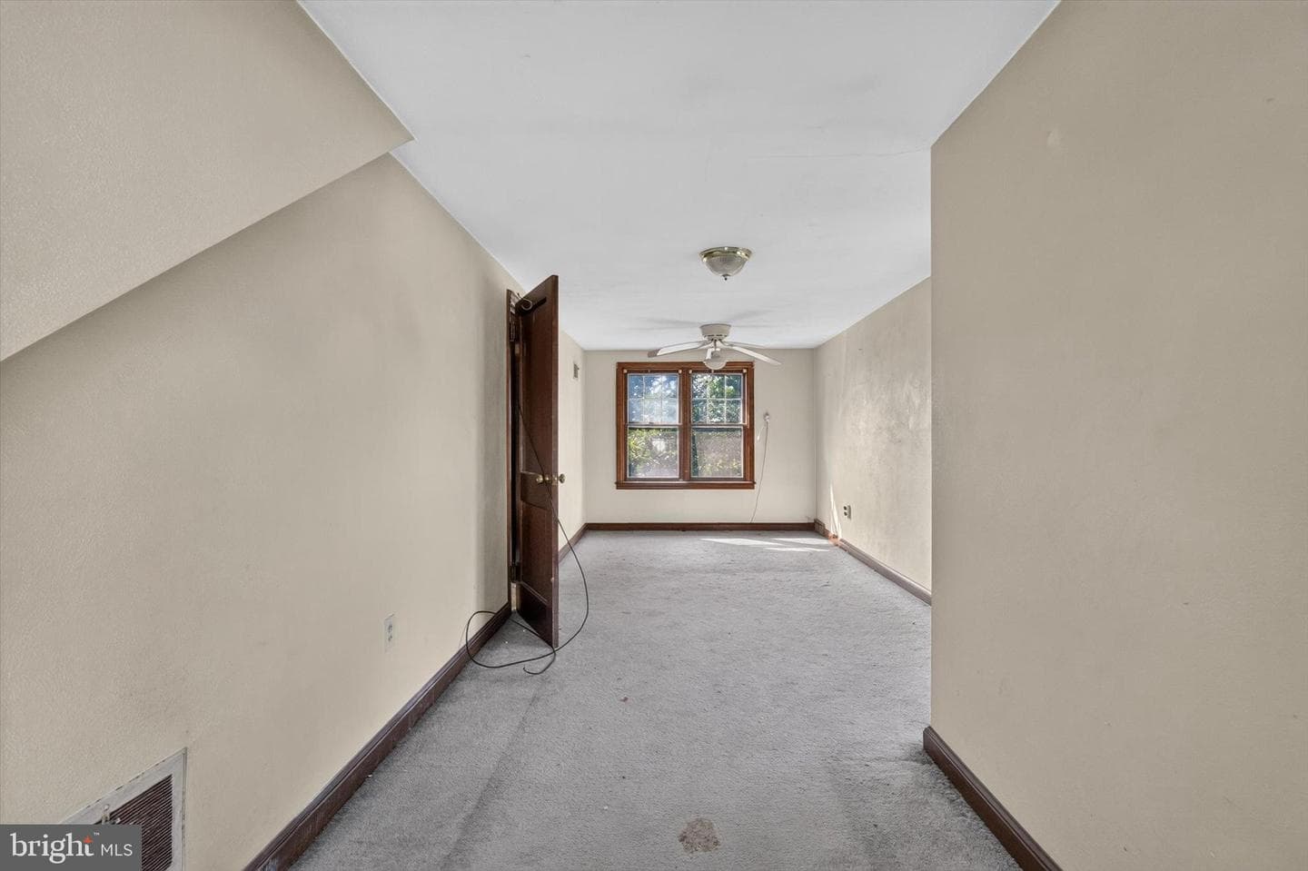 2400 Catherine Street photo 20