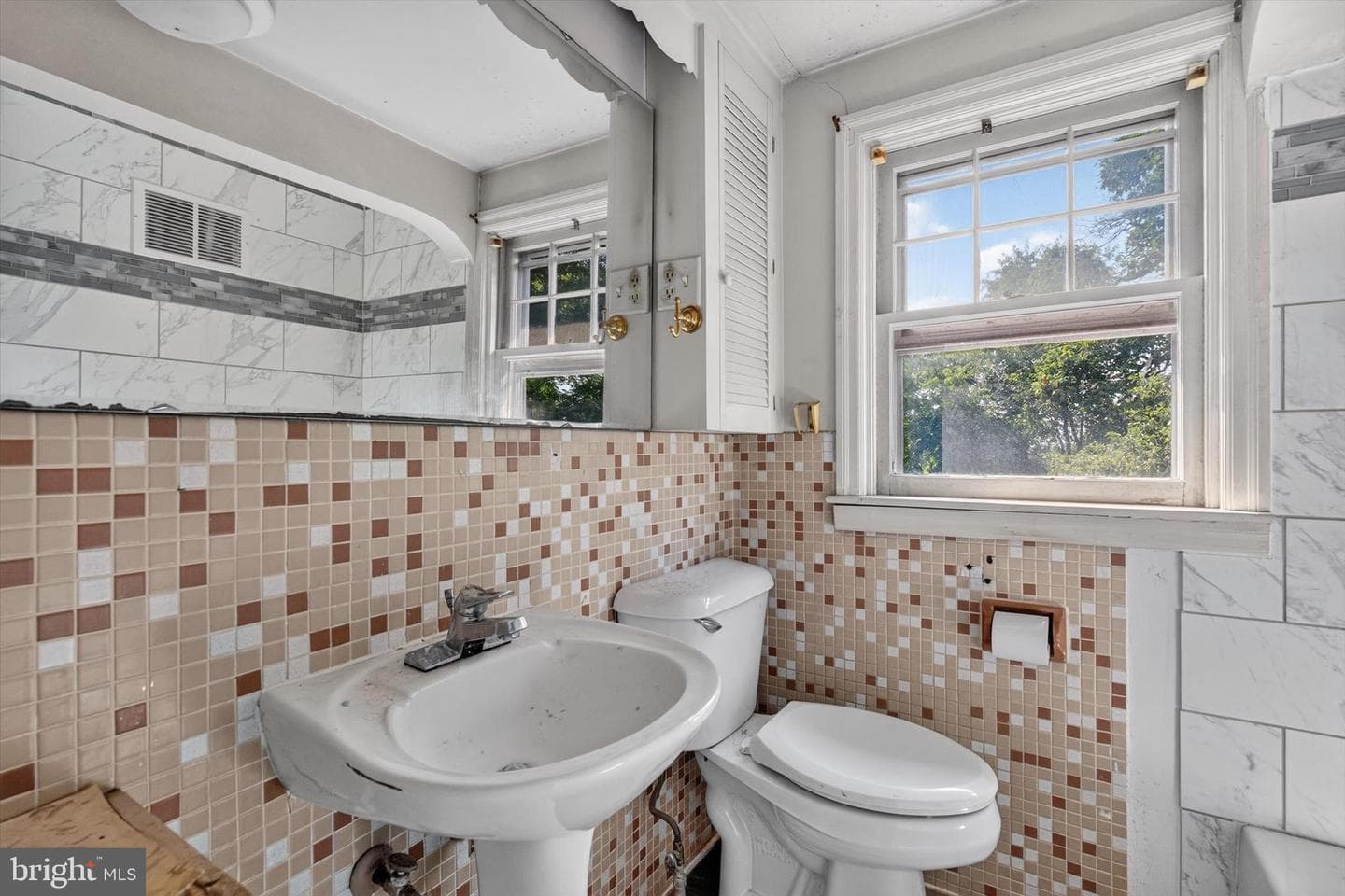 2400 Catherine Street photo 21