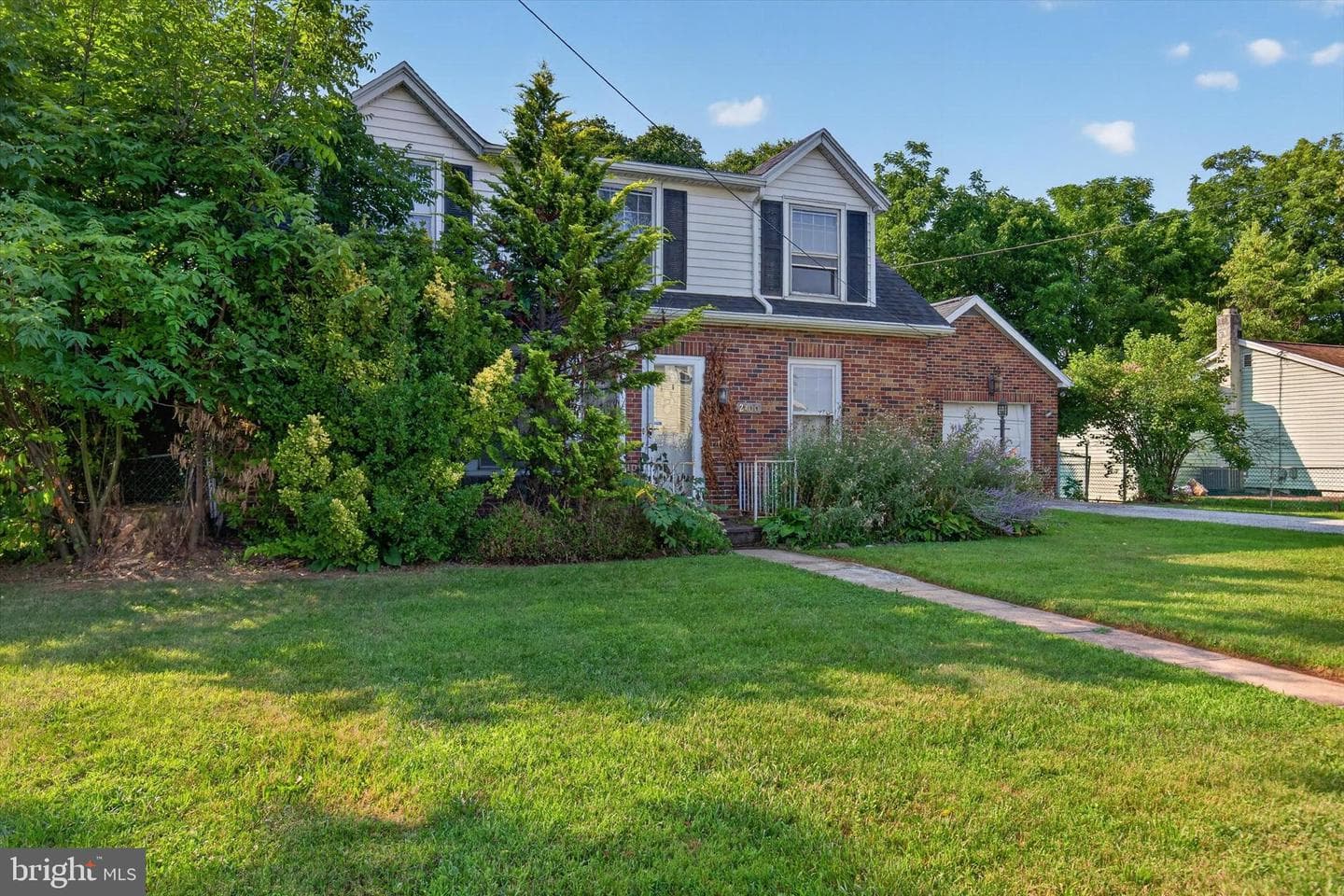 2400 Catherine Street photo 3